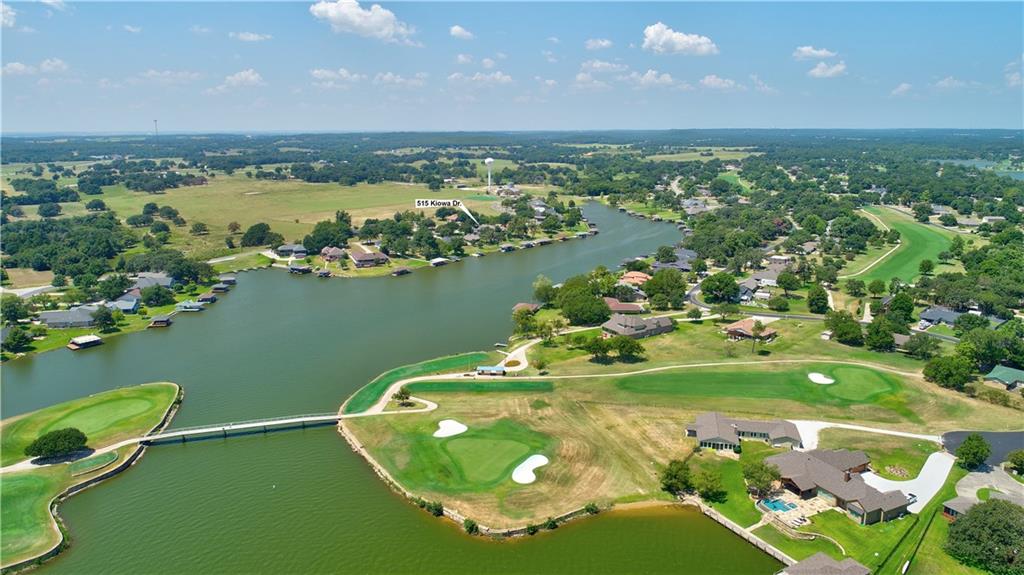 515 Kiowa Dr W, Lake Kiowa, TX 76240