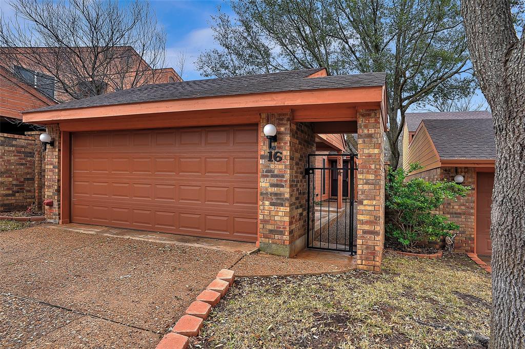 16 Village Green Ct, Denison, TX 75020