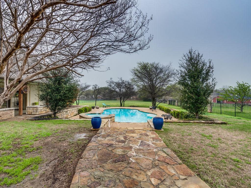 4021 W Sublett Rd, Arlington, TX 76017