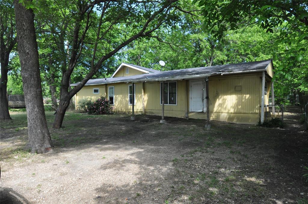 202 Cottonwood St, BARRY, TX 75102