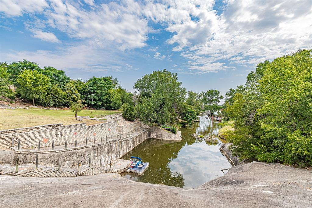 1201 COMANCHE COVE Dr, Granbury, TX 76048