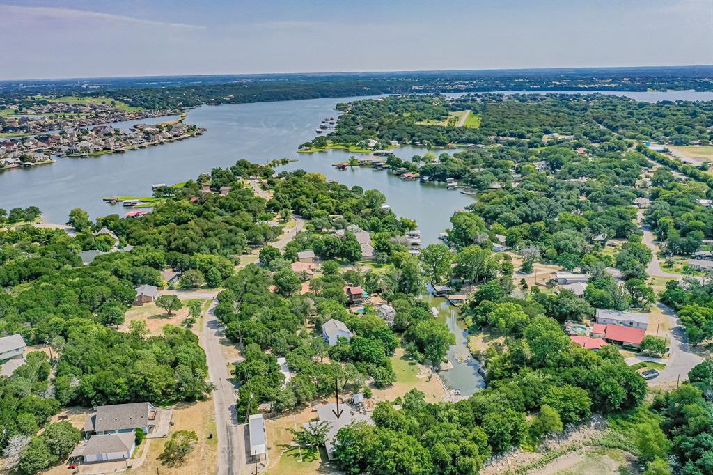 1201 COMANCHE COVE Dr, Granbury, TX 76048