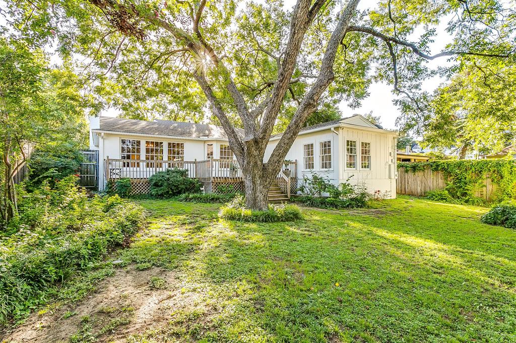 2512 Stadium Dr, Fort Worth, TX 76109