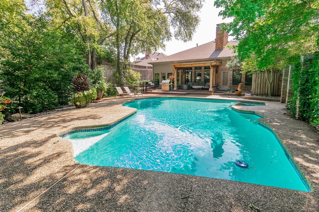 14913 Oaks North Dr, Addison, TX 75254