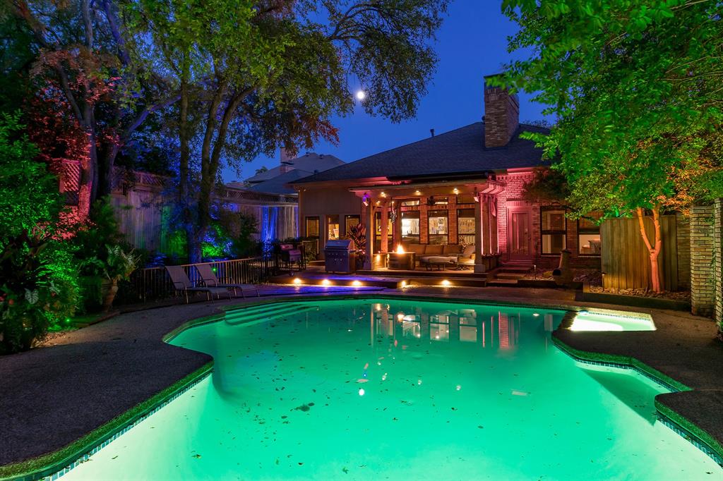 14913 Oaks North Dr, Addison, TX 75254