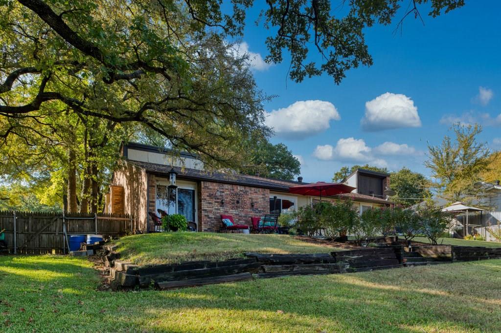 7129 Meadowbrook Dr, Fort Worth, TX 76112