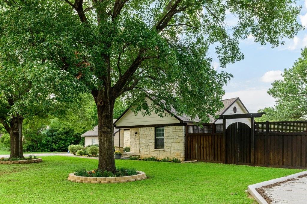 105 W Park Row Dr, Arlington, TX 76010