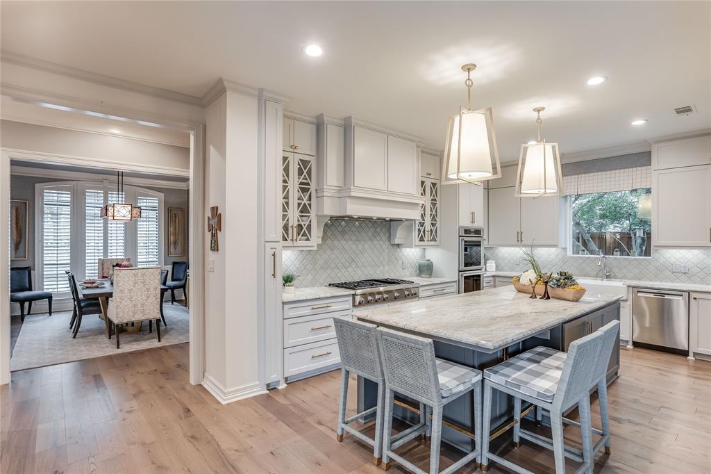 1709 ANGLEBLUFF Ln, Plano, TX 75093