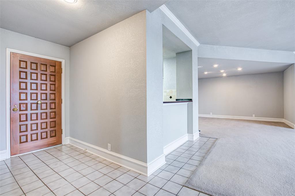 2114 Reflection Bay Dr, Arlington TX 76013