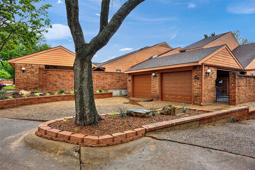 23 Village Green Ct, Denison, TX 75020