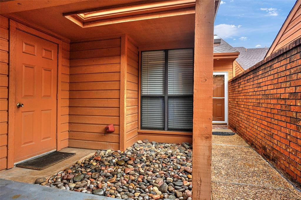 23 Village Green Ct, Denison, TX 75020