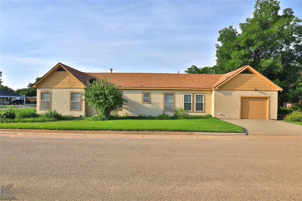 1107 N Avenue G, Haskell, TX 79521