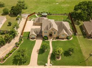910 Shady Vale Dr, Kennedale, TX 76060