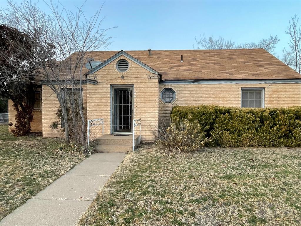 611 W Main St