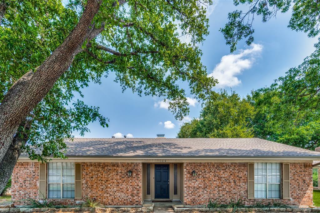 1319 HILLSDALE DR  