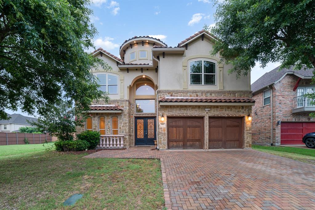 813 LOTUS DR