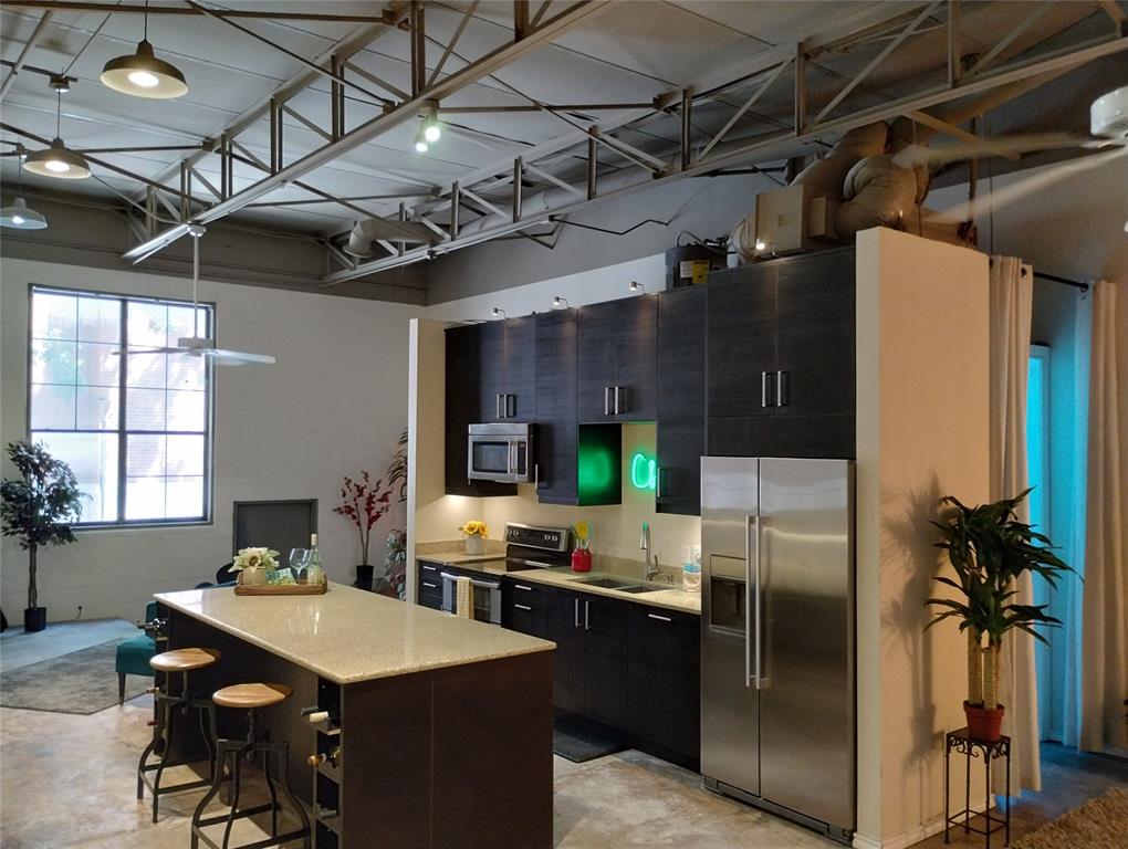 215 N Walton St Unit 4  