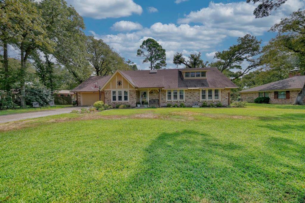 413 Lone Star Ln