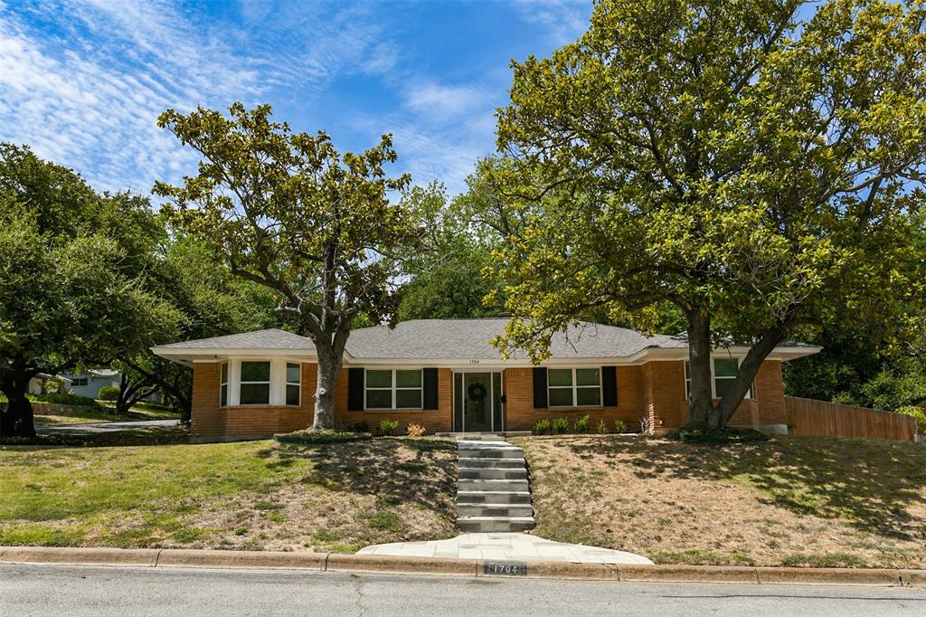 1704 Ems Rd W