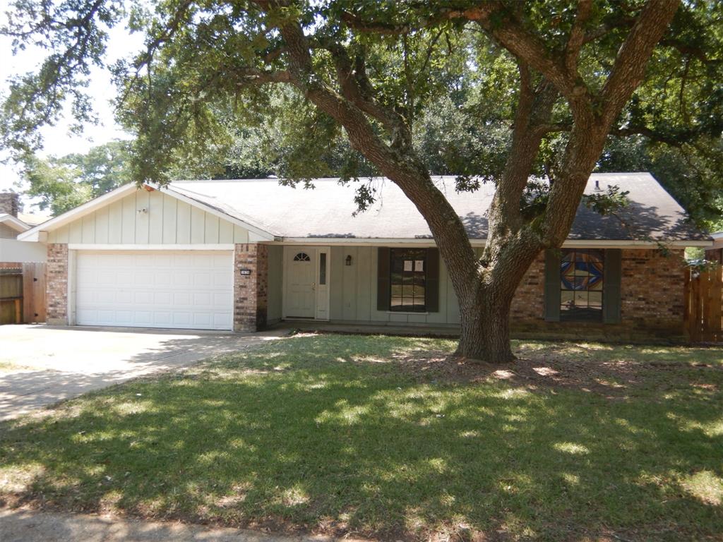 1636 Applewood Dr  