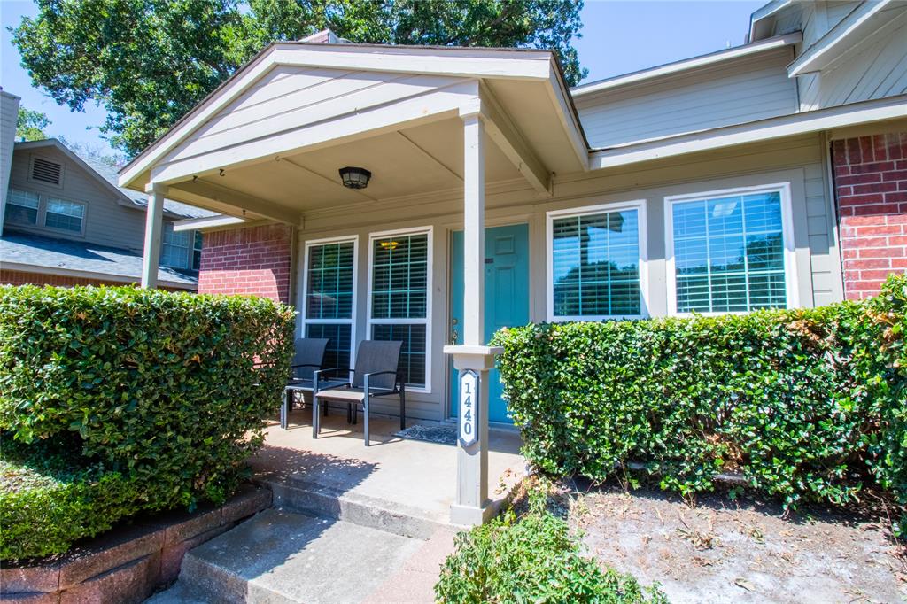 1440 Meadowood Vlg Dr  