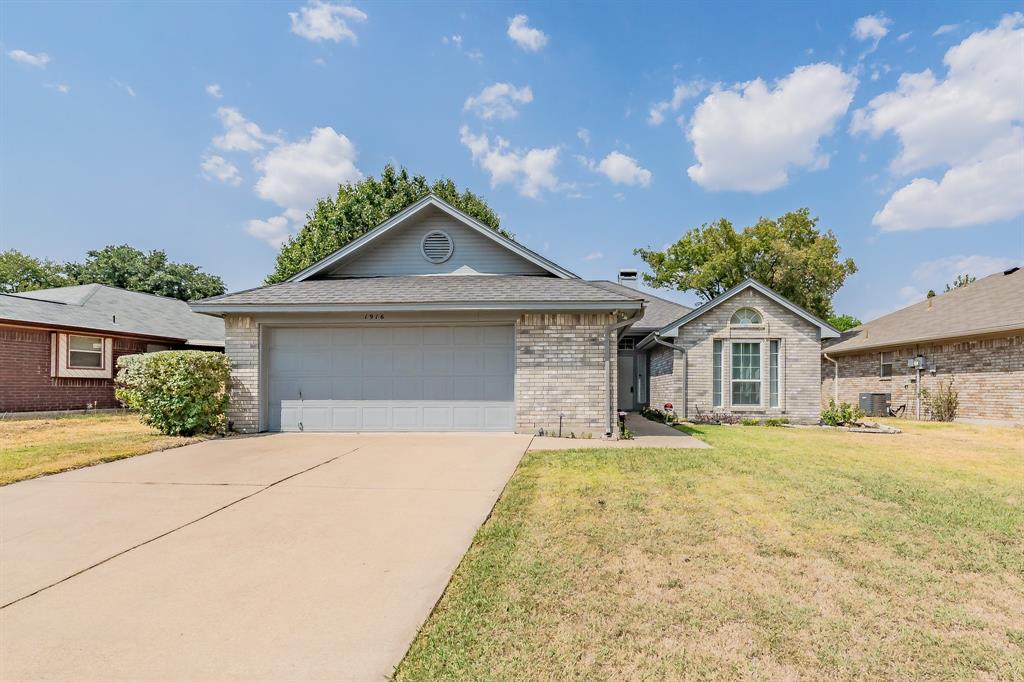 1916 Green Willow Dr