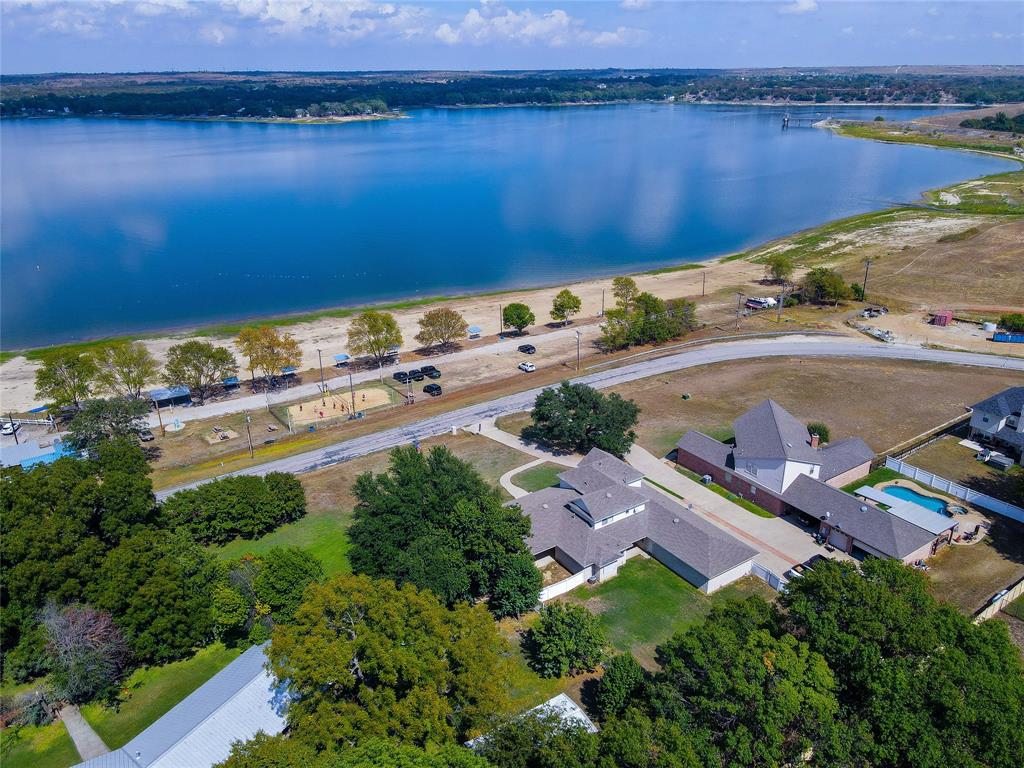 205 W Lk Dr