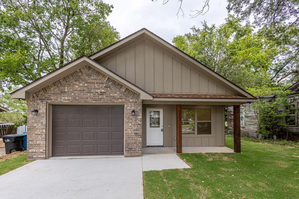 605 W Elm St  