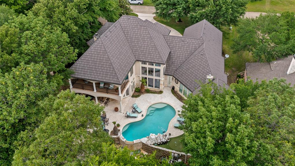 215 Lakeside Dr