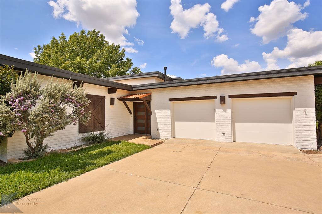 18 Fairway Oaks Blvd  