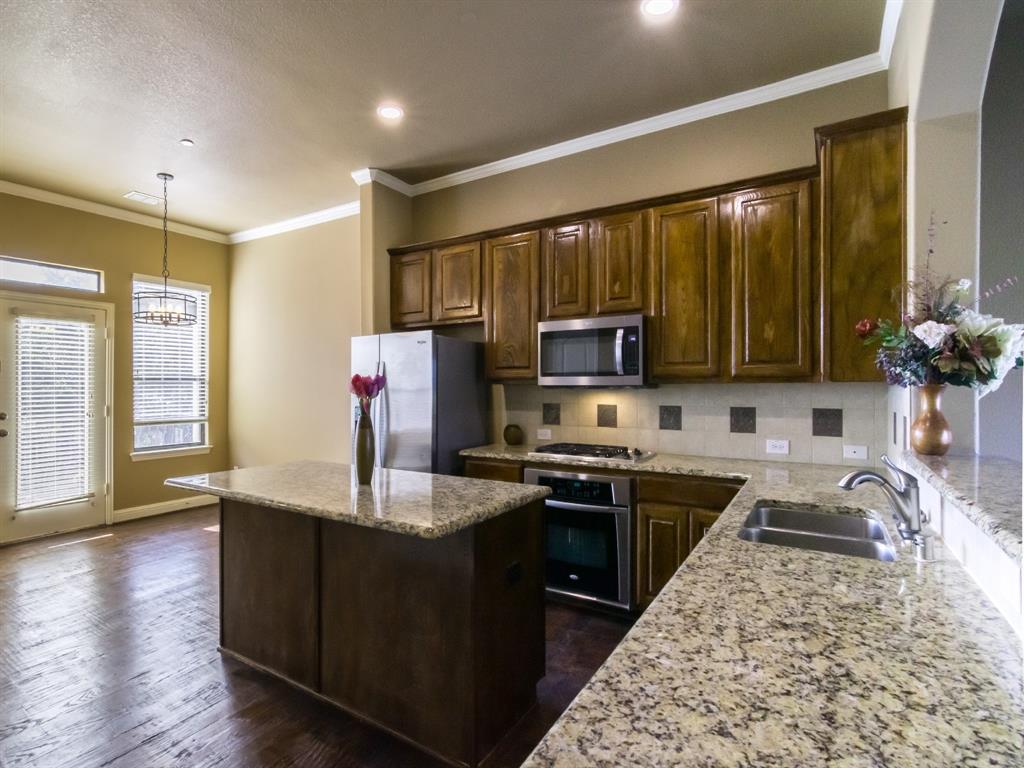 2805 Darlington Dr