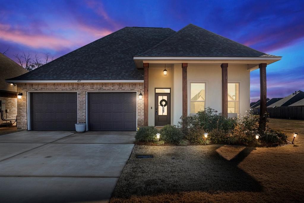 457 Mangrove Ln