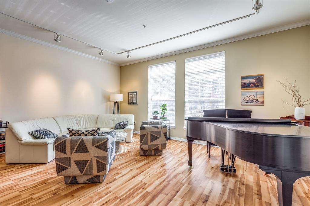 2305 Worthington St Unit 111