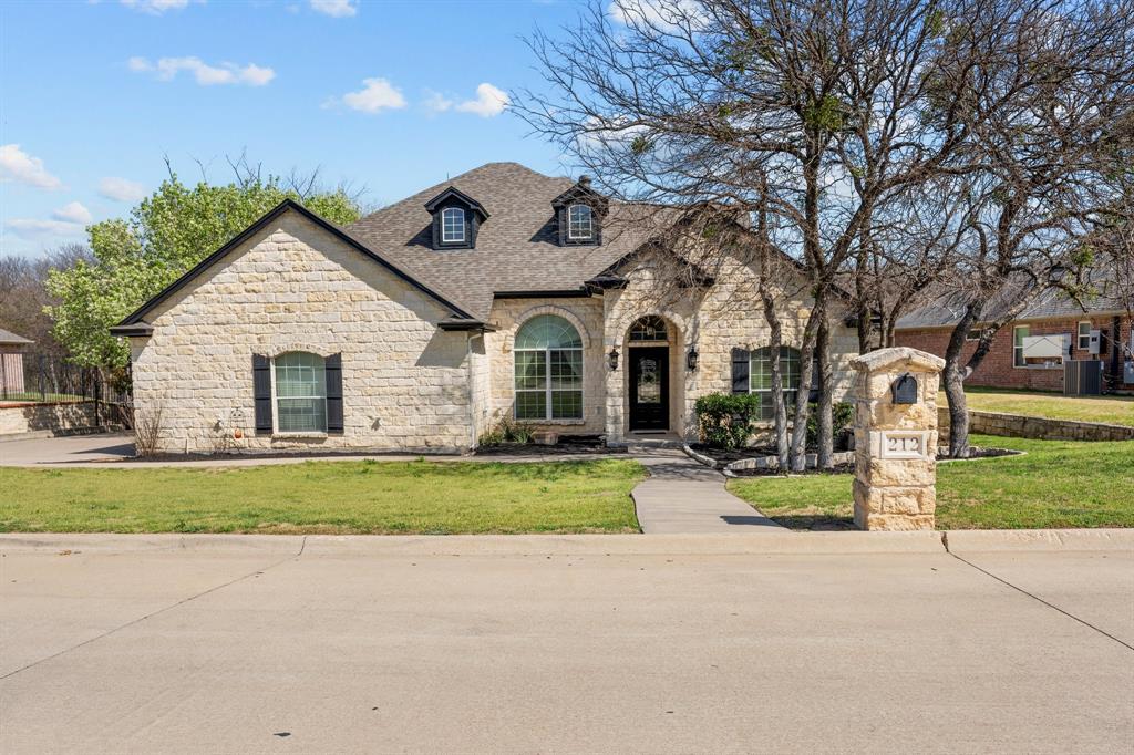 212 Autumnwood Dr