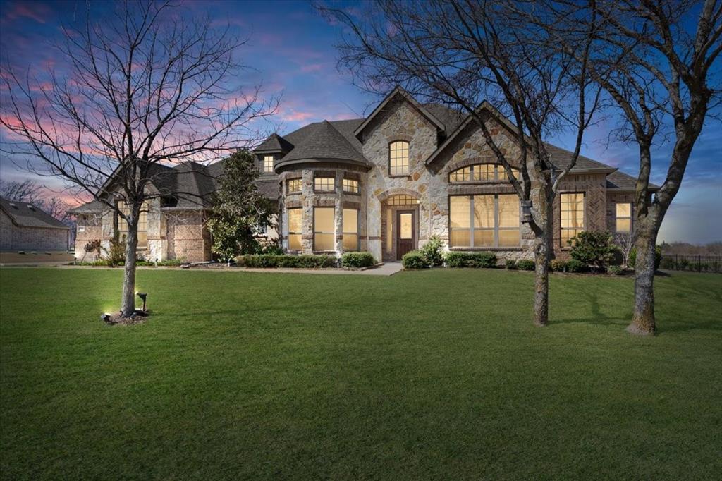 716 Kensington Dr  