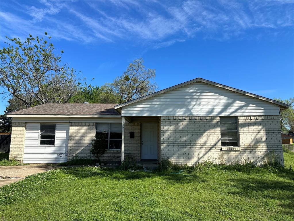 917 E Vis Dr