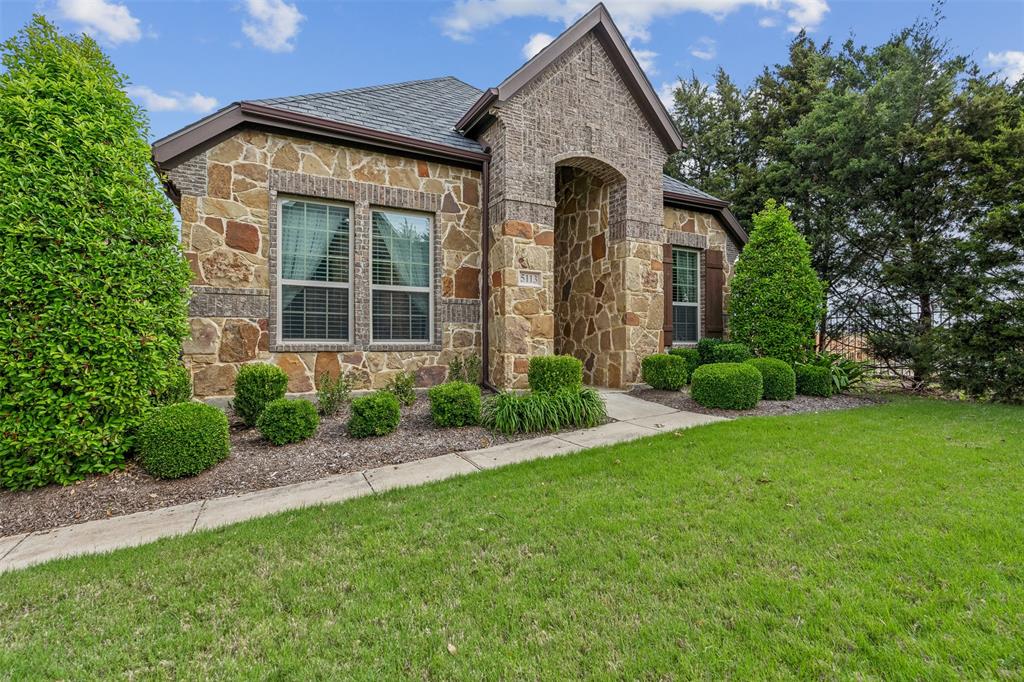 5113 Kentwood Dr