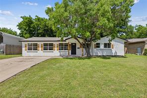 916 Russell Rd, Everman, TX 76140