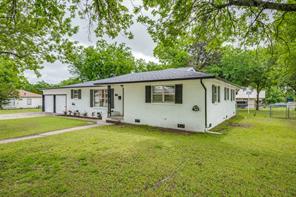 501 Lindsey St, Bowie, TX 76230