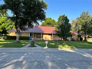 618 N Sycamore St, Muenster, TX 76252