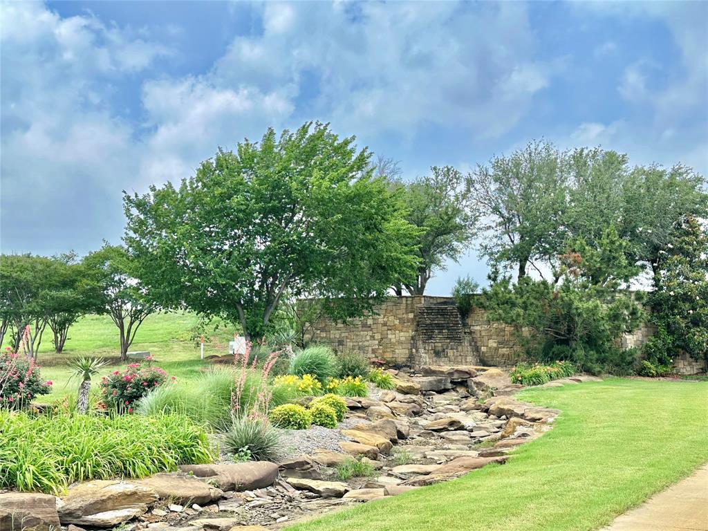 137 Whispering Pne Dr