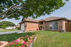 3025 Heritage Ln, Forest Hill, TX 76140