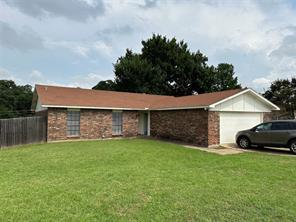 2304 Chinaberry Dr, Bedford, TX 76021