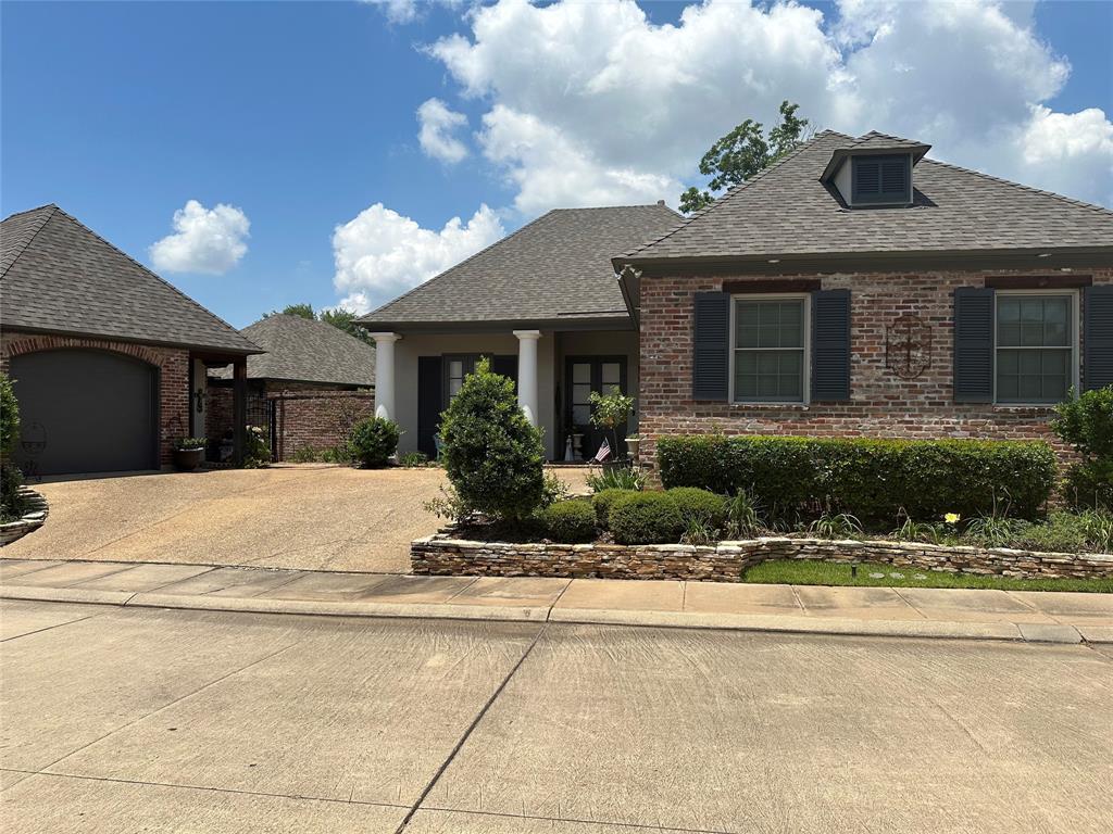 121 CARONDELET CT