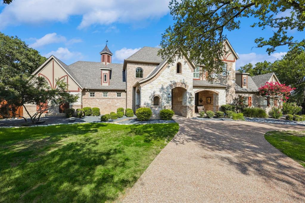 300 Whispering Oaks Dr
