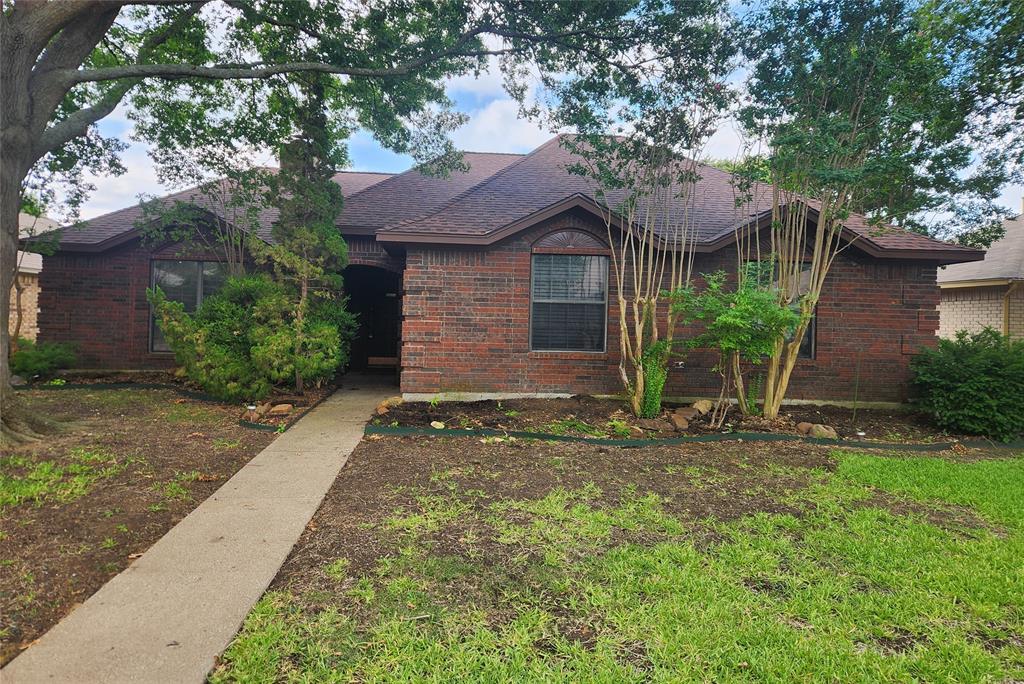 1504 Flameleaf Dr