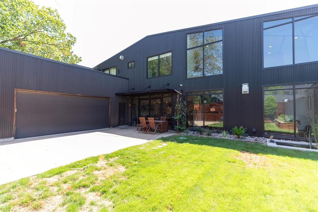 4770 Iberia Ave Unit 400