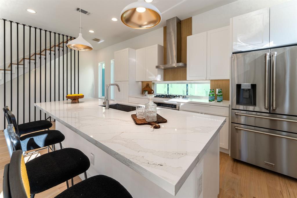 3821 Munger Ave Unit 105