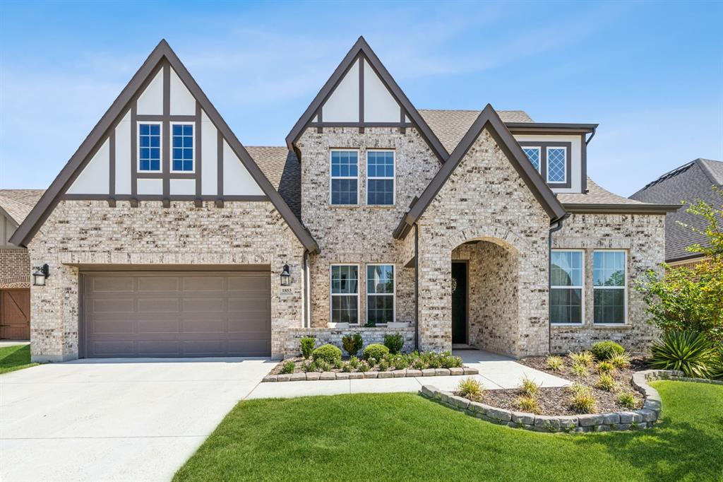 1853 Roundtree Cir E