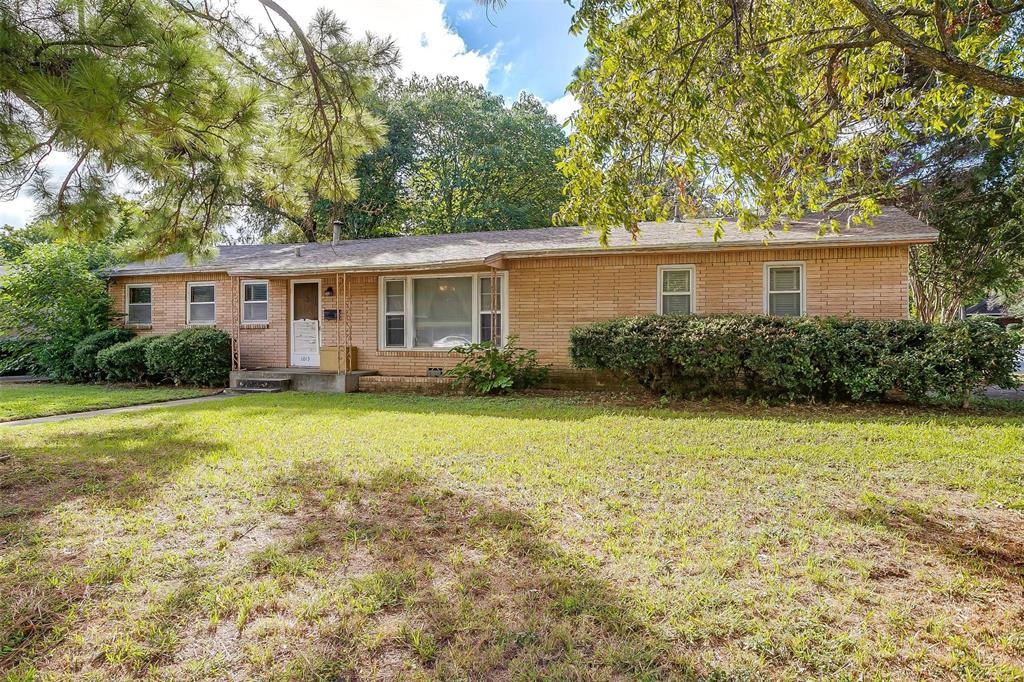 1013 W Lone Star Ave  